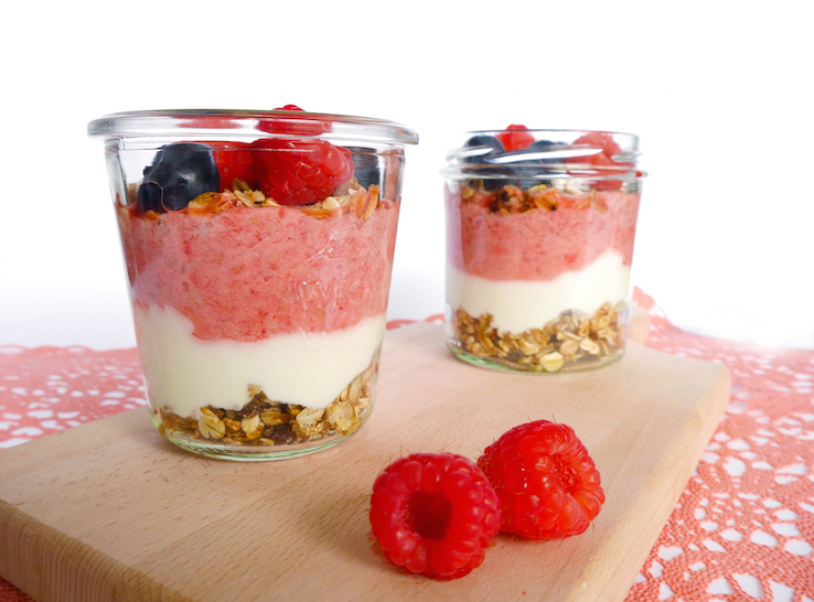 HEALTHY YOGHURT ONTBIJT IN EEN GLAASJE5 - Chickslovefood.com