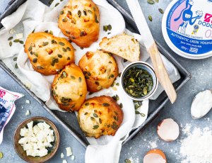 Griekse hartige yoghurtbollen