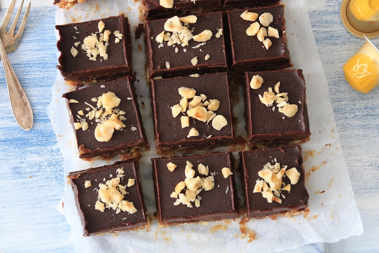 GEZONDE CHOCOLADE FUDGE BARS MET KOFFIE EN NOTEN - CHICKSLOVEFOOD