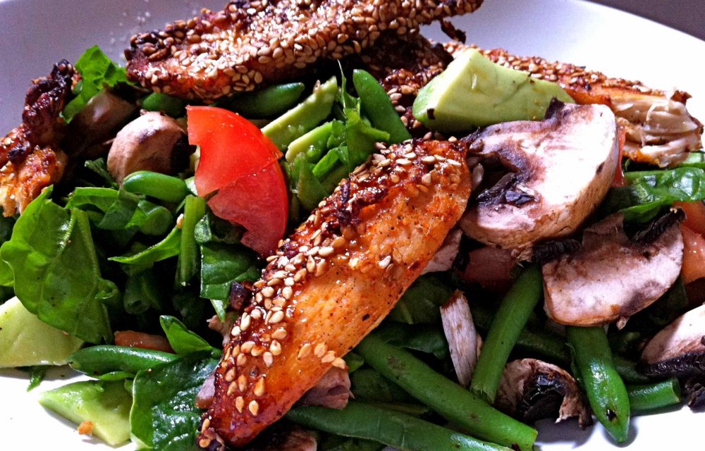 Kipsticks zijn lekker met een groene salade!