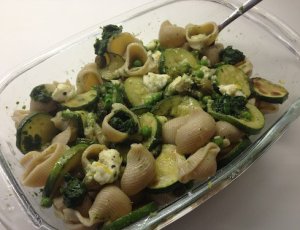 met basilicum-peterselie pesto