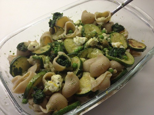 met basilicum-peterselie pesto