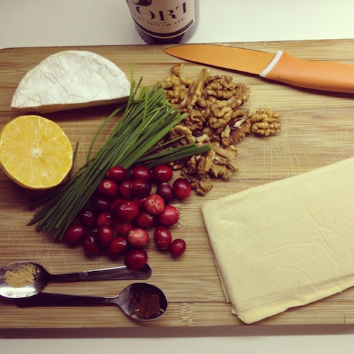 Ingrediënten verzamelen! Hier liggen de filodeegblaadjes dubbel trouwens, ik heb dus vierkante gebruikt.