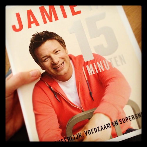 Het boek! Echt een fijn cadeau voor onder de kerstboom. Hij kost € 29,95.