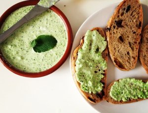 Gezond en magerder dan het meeste kant en klare broodbeleg: erwtjesspread!