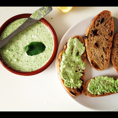 Gezond en magerder dan het meeste kant en klare broodbeleg: erwtjesspread!