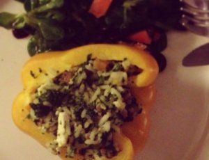 Rijst, feta en spinazie in een paprika. Lekker!