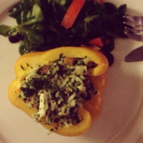 Rijst, feta en spinazie in een paprika. Lekker!