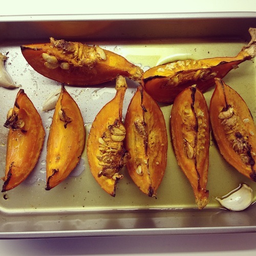 En er weer uit. Heerlijk zacht geroosterd vruchtvlees. Smullen!