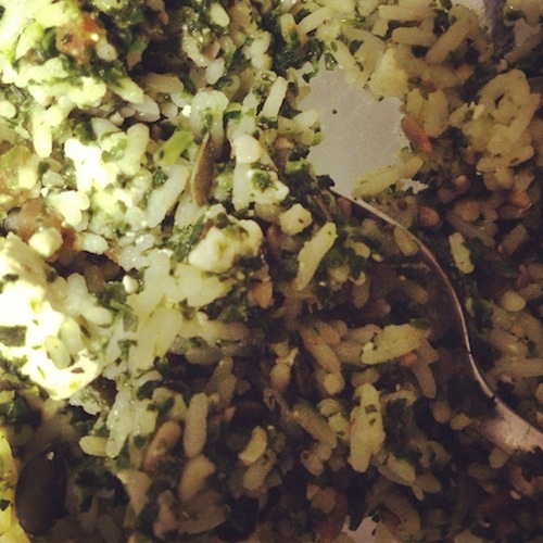 Dit mengsel schep je in de paprika's.