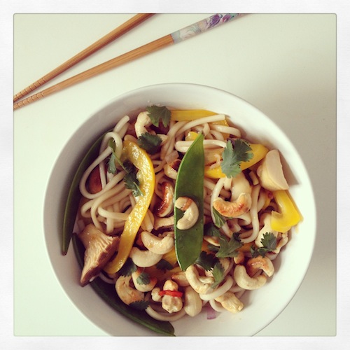 Lauwwarme noedelsalade