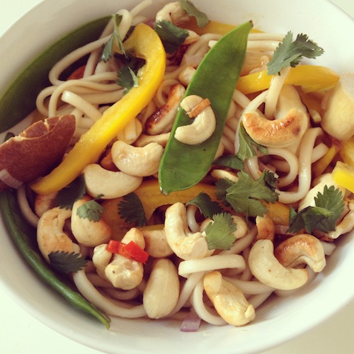 Lauwwarme noedelsalade