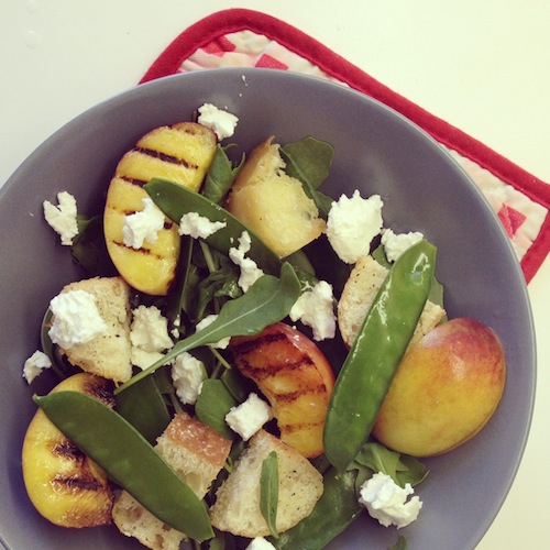 Salade met gegrilde perzik