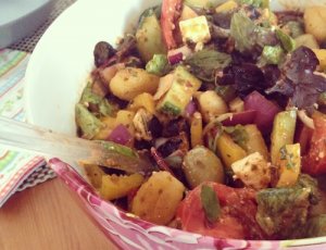 Gnocchisalade met rode pesto