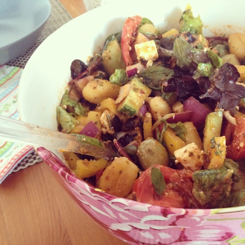 Gnocchisalade met rode pesto