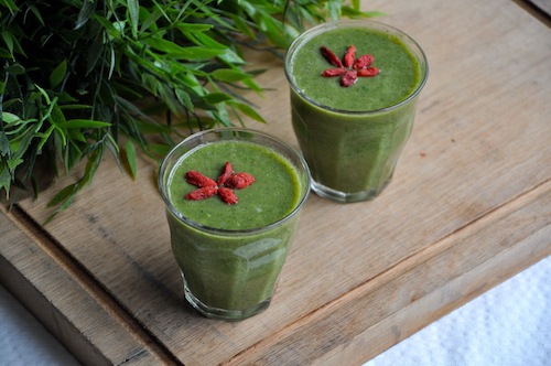 Boerenkool-peer-banaan-aardbeien smoothie