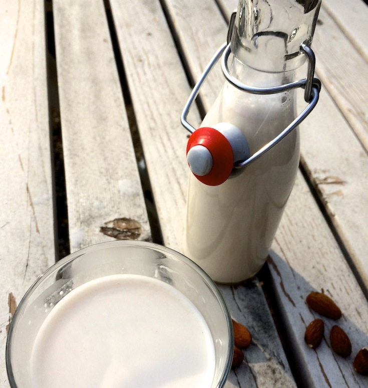 Home made amandelmelk. Heel makkelijk en lekker!
