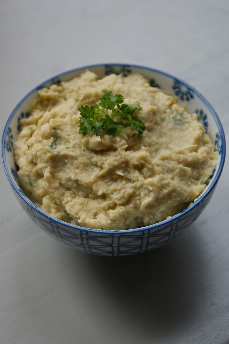 Italiaanse hummus met artisjokken