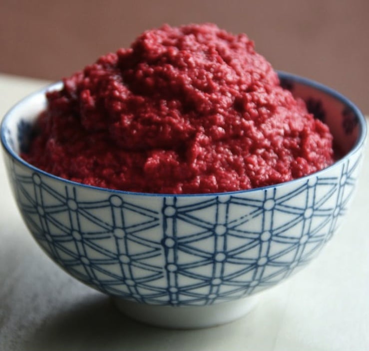 Pimp je hummus met rode bietjes, lekker!