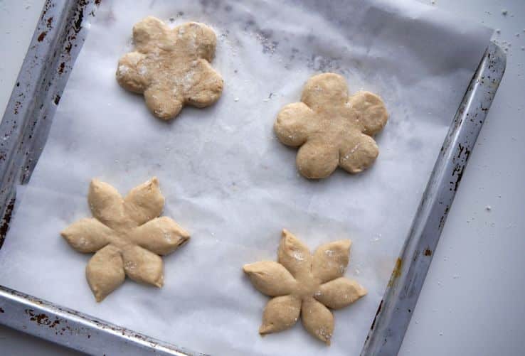 SPELTDEEG BROODJES BAKKEN