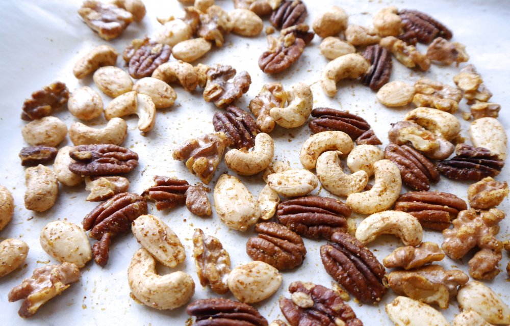 GEROOSTERDE BORRELNOTEN