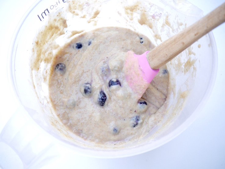 SPELT YOGHURTCAKE MET BLAUWE BESSEN