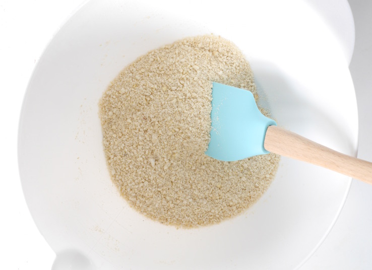 CASHEWNOTENTAART MET BLAUWE BESSEN1