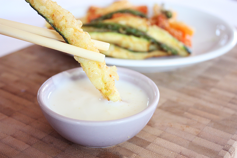 GROENTE TEMPURA MET YOGHURT-KNOFLOOKDIP