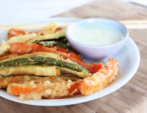 GROENTE TEMPURA MET YOGHURT-KNOFLOOKDIP