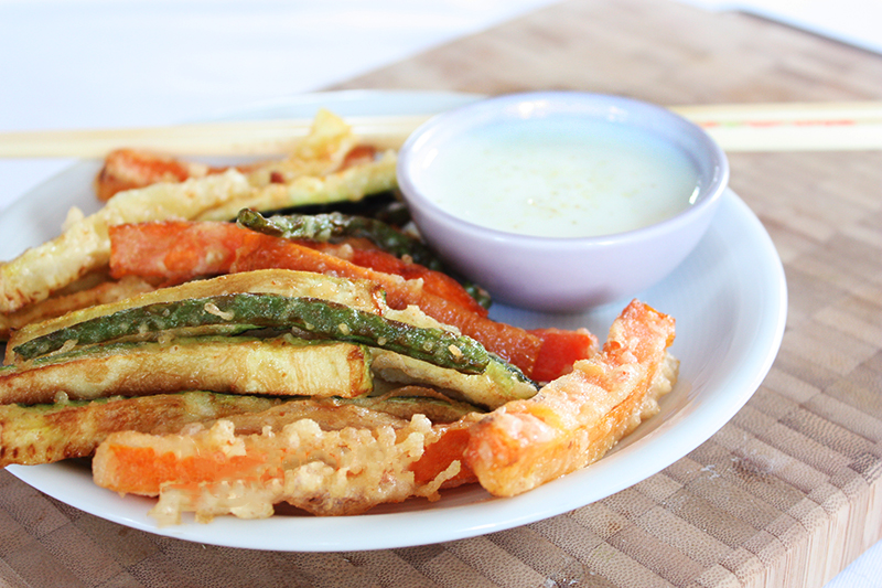 GROENTE TEMPURA MET YOGHURT-KNOFLOOKDIP