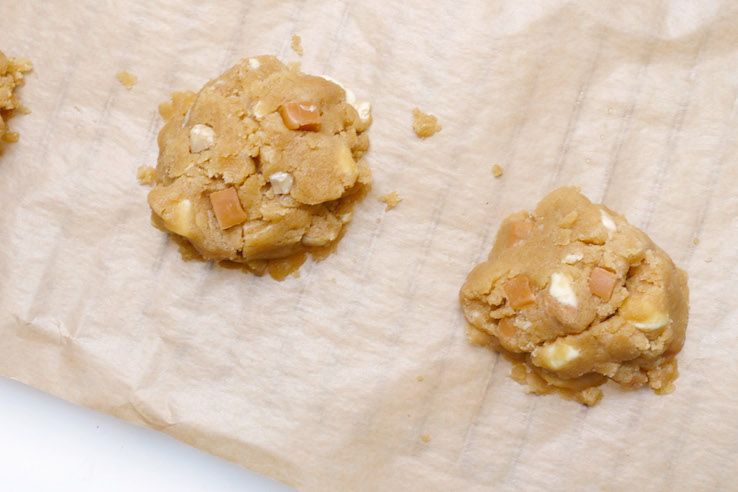 FUDGE KOEKJES MET WITTE CHOCOLADE EN HAZELNOTEN4