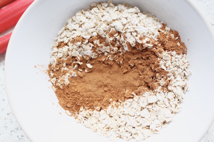 healthy rabarber crumble