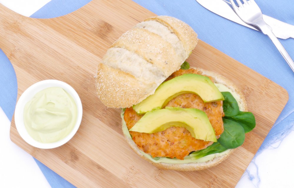 ZALMBURGER MET AVOCADOSPREAD