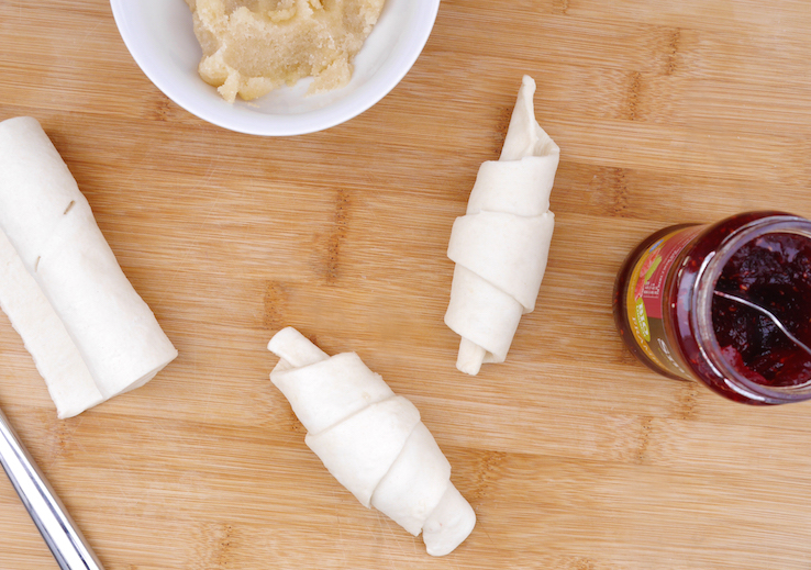 CROISSANTS GEVULD MET FRAMBOZEN JAM EN SPIJS4