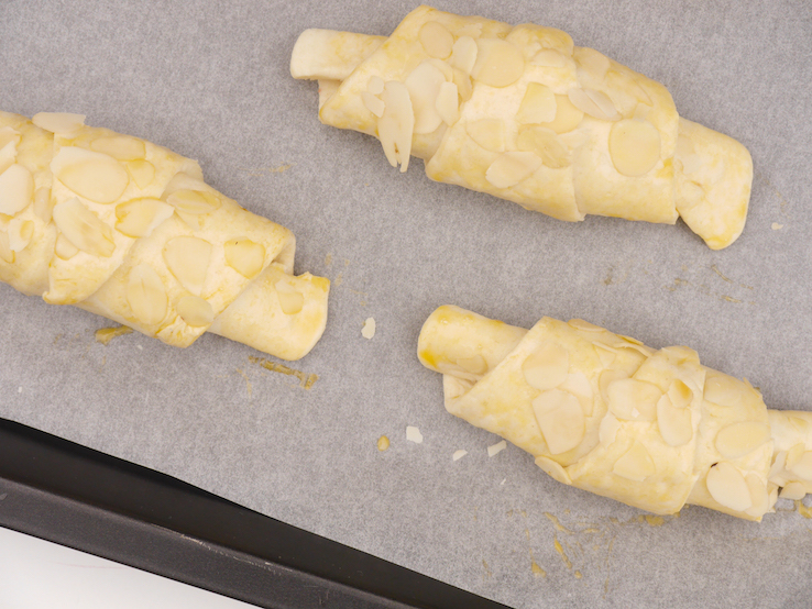 CROISSANTS GEVULD MET FRAMBOZEN JAM EN SPIJS5