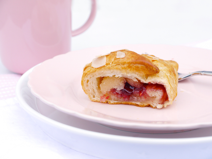 CROISSANTS GEVULD MET FRAMBOZEN JAM EN SPIJS6