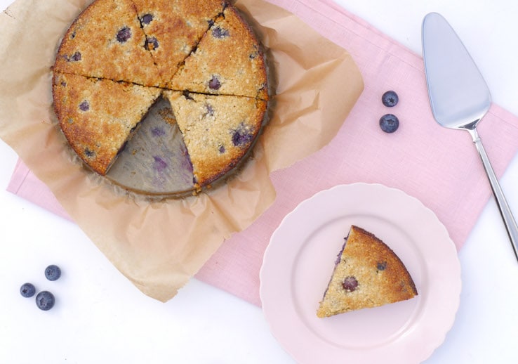 cashewnotentaart met blauwe bessen | Chickslovefood.com