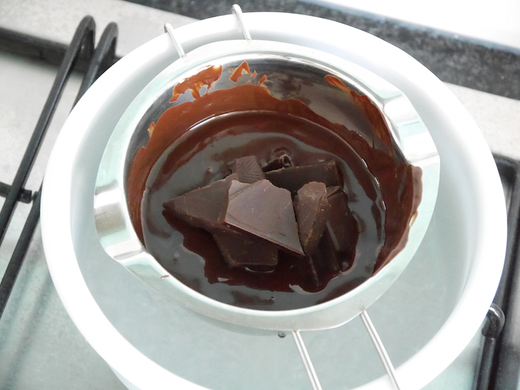 CHOCOLADE SMELTEN AU BAIN MARIE - CHICKSLOVEFOOD.COM
