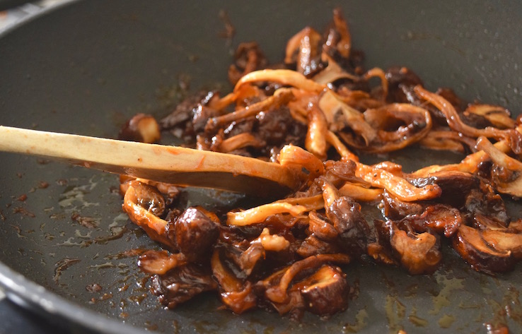 Paddenstoelen in de pan