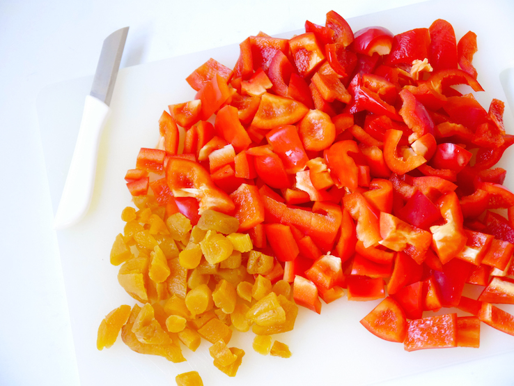 paprika-abrikozen-snijden - CHICKSLOVEFOOD