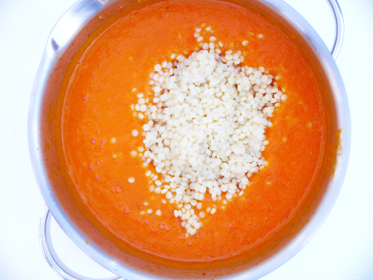 paprikasoep-met-parel-couscous - CHICKSLOVEFOOD