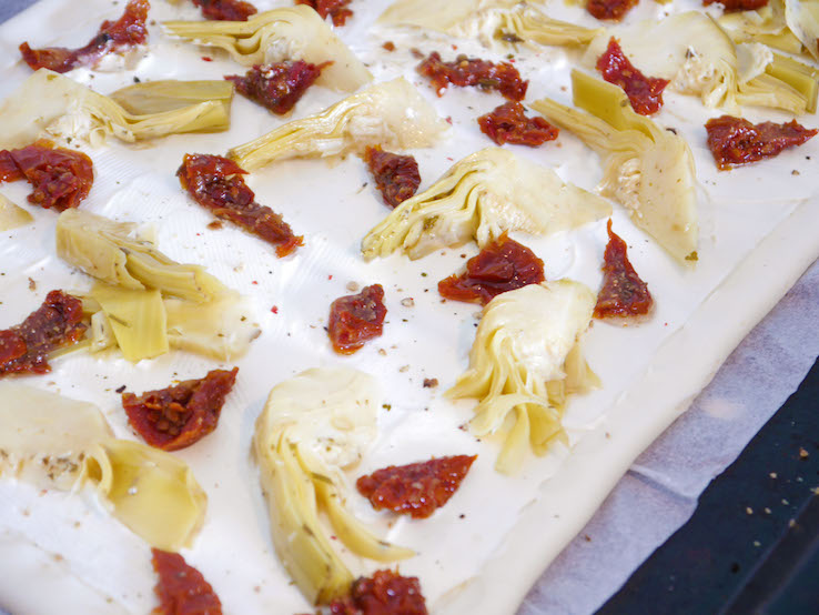 bladerdeeg-artisjok-zongedroogde-tomaten - CHICKSLOVEFOOD