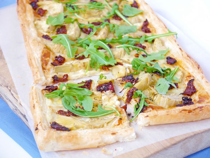 bladerdeeg-plaattaart-met-artisjok-en-zongedroogde-tomaten - CHICKSLOVEFOOD