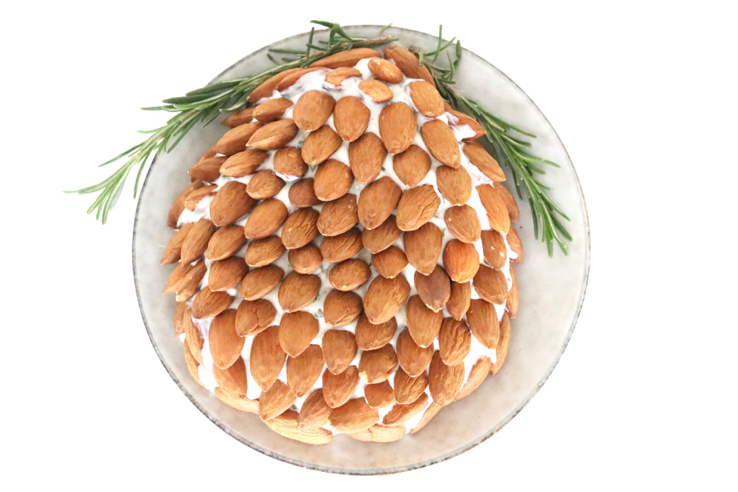 dennenappel-van-roomkaas-en-amandelen - Chickslovefood