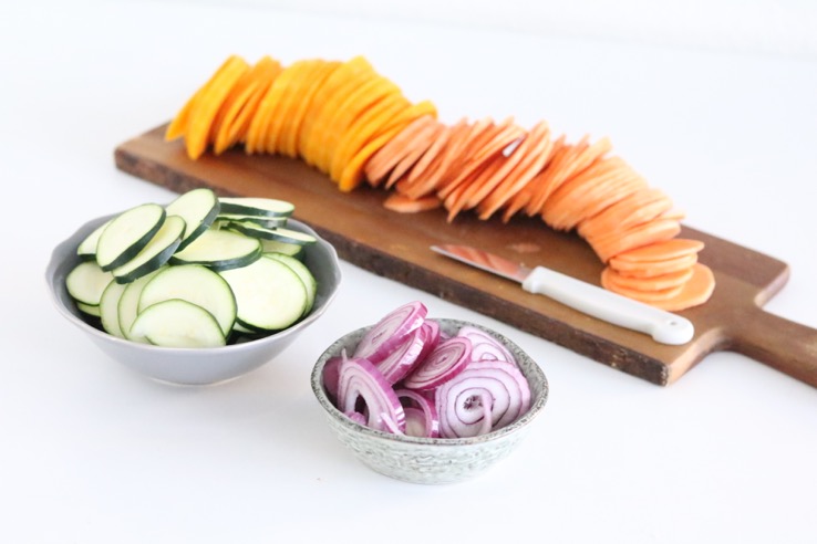 gesneden-pompoen-courgette-rode-ui - Chickslovefood.com