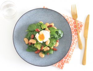 bonensalade met gepocheerd eitje - Chickslovefood.com