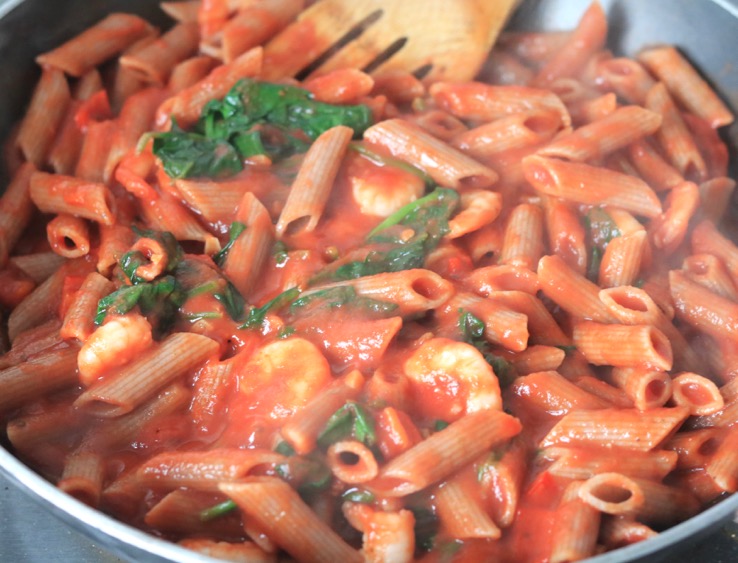 garnalen in tomatensaus in pan - Chickslovefood.com