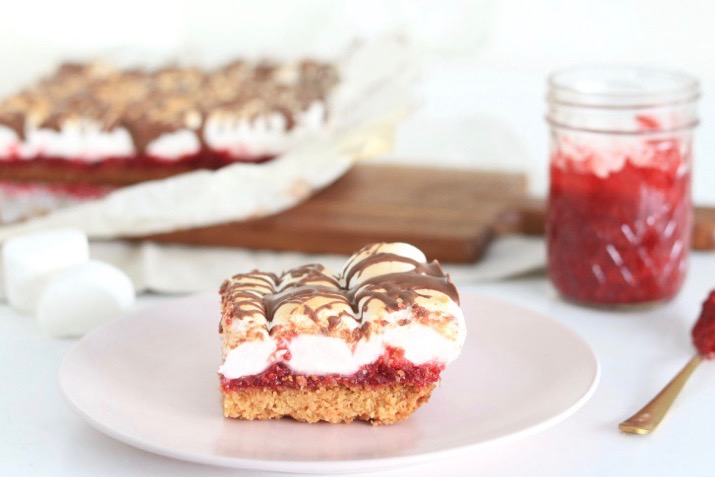 marshmallowtaart-met-chocolade-stuk-chickslovefood