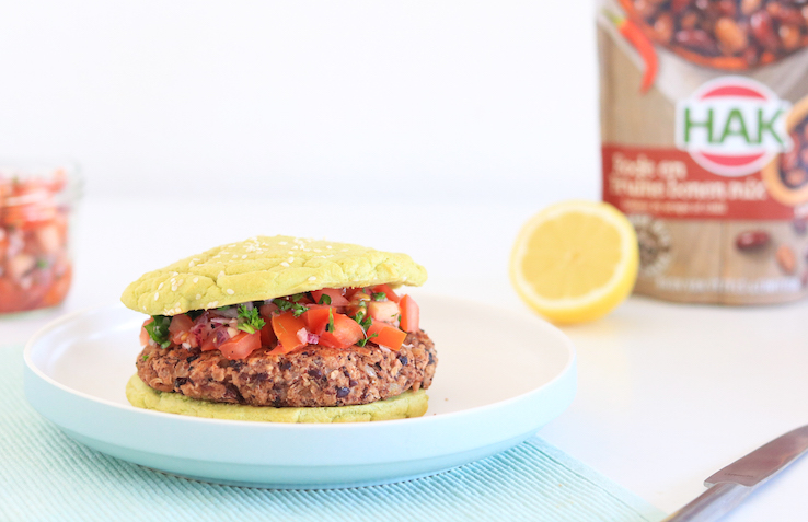 RECEPT BONENBURGER MET AVOCADOBROODJE EN TOMATENSALSA - CHICKSLOVEFOOD