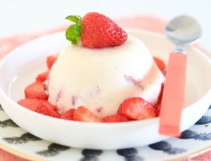 panna-cotta-met-aardbeien-chickslovefood